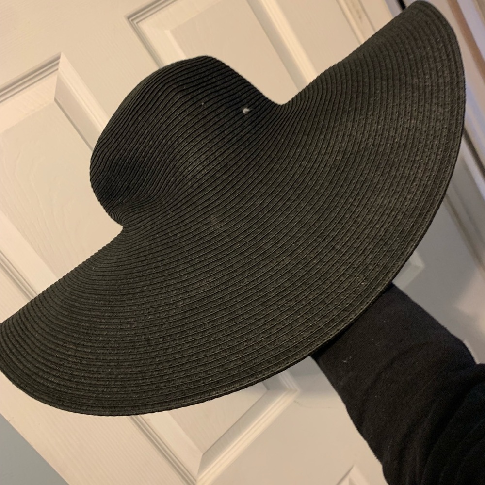 black floppy hat - Picture 2 of 2